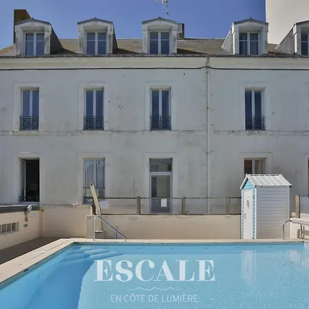 Vue Piscine & Au Pied De La Les Sables-dʼOlonne